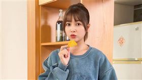 謝京穎拍攝8點檔。（圖／翻攝自臉書）