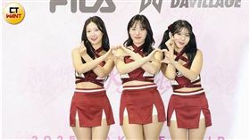 台灣職棒進入「大韓援時代」，23歲韓籍啦啦隊河智媛今年和廉世彬、禹洙漢一同加入職棒啦啦隊應援，更被稱樂天女孩「韓籍三本柱」。（圖／侯世駿攝）