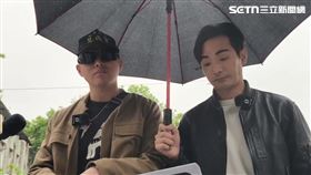 八囧、閩南狼抵現場，談到昨日機票事件，表示自己無給任何人困擾。（圖／記者莊淇鈞攝影）