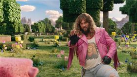 ▲「水行俠」傑森摩莫亞擔任《麥塊電影》主演及製片人。（圖／華納兄弟提供） 