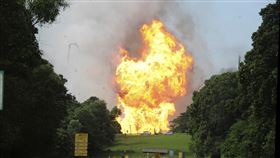 馬來西亞雪州天然氣輸送管線瓦斯外洩，爆炸起火。（圖／美聯社／達志影像）