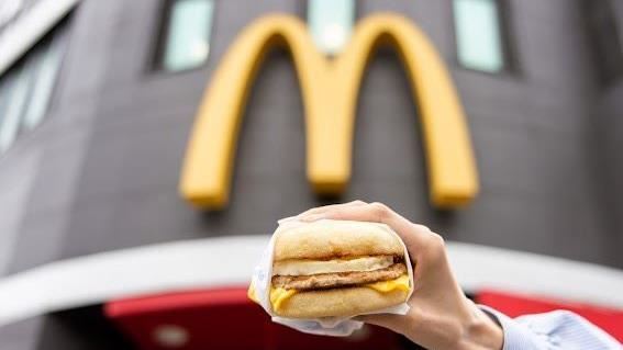 麥當勞1門市「滿福堡全天販售」民眾爆買