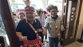 侯友宜率團訪台東新北市長侯友宜（右）1日率領團隊到台東進行城市交流，首站參訪台東表演藝術創生基地「就藝會」。中央社記者盧太城台東攝  114年4月1日