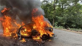 彰化八卦山火燒車！轎車離奇自燃燒成廢鐵