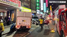 ▲新北趙姓司機疑似精神不繼，駕駛小貨車直衝對向車道，造成李姓女駕駛慘死。（圖／翻攝畫面）