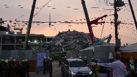 曼谷大樓倒塌搜救第5天 大型機具移開