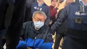 柯文哲憔悴坐輪椅現身，看起來相當不適。（圖／翻攝畫面）