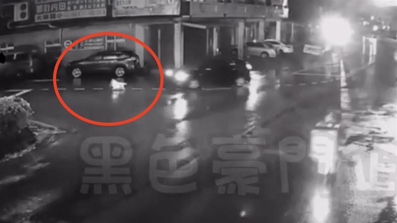 桃園病男倒路邊沒人救　駕駛右轉輾斃他