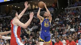 ▲柯瑞（Stephen Curry）投進12顆三分球、單場轟52分。（圖／美聯社／達志影像）