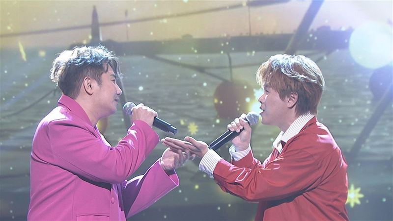 不是郭婷筠！彭正情牽對唱　康康喊放開