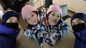 金賽綸、金秀賢滑雪場4格照曝光。（圖/翻攝自《橫豎研究所》YouTube）