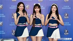 ▲富邦悍將主場開幕戰，Fubon Angels「韓籍3本柱」李雅英、李珠珢、南珉貞合影。（圖／記者劉彥池攝影）