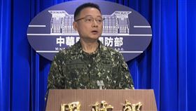 ▲國防部發言人孫立方2日主持國防部記者會。（圖／記者蘇晏男攝影）