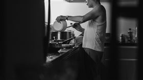 家庭主婦、煮飯 示意圖／unsplash