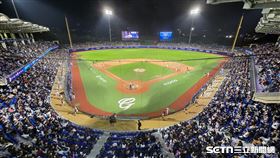 ▲中職36年新莊棒球場開幕戰，內野座位全部完售。（圖／記者劉彥池攝影）