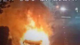 ▲國道一號北上202公里處彰化段發生火燒車事件。（圖／翻攝國道1968）