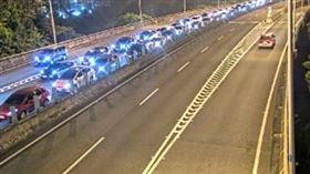 已到午夜，國道3號南港部分塞車仍未緩解。（圖／翻攝自1968網站）