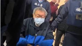 柯文哲今（2）日一早戒護前往台北醫院動手術。（圖／翻攝畫面）