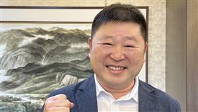 花蓮縣議長張峻刊廣告與臉書同步 挺罷免傅(山昆)萁花蓮縣議長張峻2日署名在地方報頭版刊登廣告並與臉書同步，公開表態支持罷免國民黨籍立委傅(山昆)萁。中央社記者李先鳳攝  114年4月2日