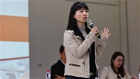 高鐵延宜蘭二階環評公聽會  高嘉瑜發言高鐵延伸宜蘭計劃環境影響評估公聽會6日在台北舉行，前立委高嘉瑜（前）出席發表意見。中央社記者翁睿坤攝  114年3月6日