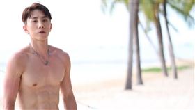 潘胤傑飛越南（圖／經紀人提供）