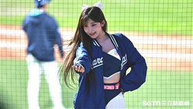 ▲中職36年新莊棒球場開幕戰，Fubon Angels韓籍成員李珠珢局間應援。（圖／記者劉彥池攝影）