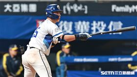 ▲中職36年新莊棒球場開幕戰，富邦悍將捕手戴培峰。（圖／記者劉彥池攝影）