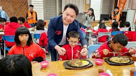 古風國小校,花蓮,卓溪鄉,公益,牛排車▲圖片描述。（圖／翻攝畫面）