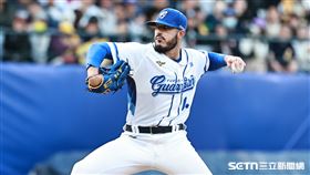 ▲中職36年新莊棒球場開幕第2戰，富邦悍將先發投手魔力藍。（圖／記者劉彥池攝影）