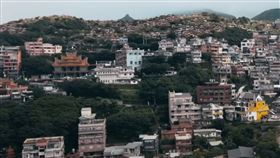 台灣「這景點」人氣夯…一旁卻很多墓　旅客疑：沒人想處理？（圖／翻攝自PTT）