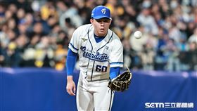 ▲中職36年新莊棒球場開幕第2戰，富邦悍將終結者曾峻岳。（圖／記者劉彥池攝影）