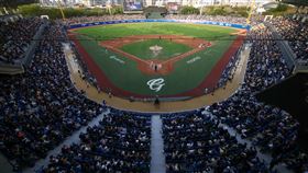 ▲富邦悍將新莊棒球場主場3日進場11600人滿場。（圖／翻攝自Fubon Guardians 富邦悍將棒球隊臉書）

