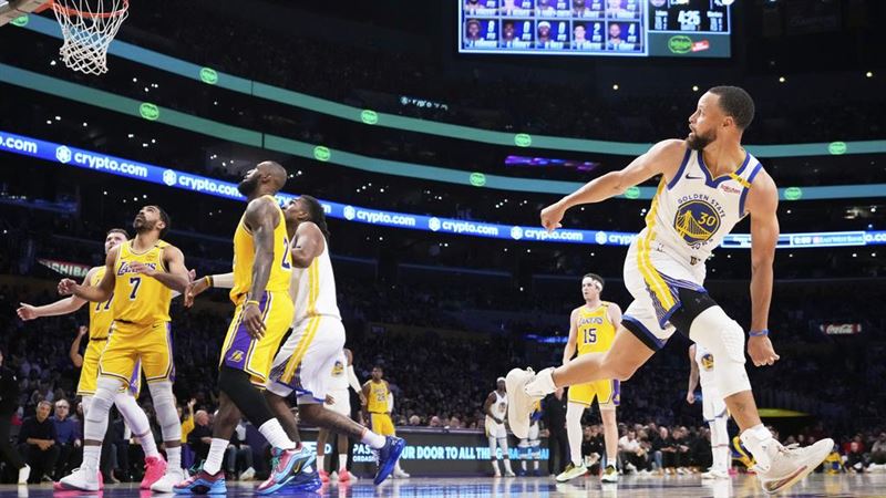 萌神飆分壓詹皇、東77　勇士拒遭湖人橫掃