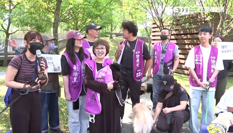 挺罷免！罷團前進寵物展：毛小孩也抗議