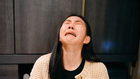 家寧痛哭。（圖／翻攝自YouTube／眾量級CROWD）