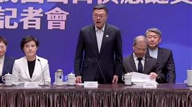 ▲行政院舉行「因應美國關稅 我國出口供應鏈支持方案」記者會，卓榮泰院長、鄭麗君副院長、龔明鑫秘書長、楊珍妮政務委員、李慧芝發言人、國發會劉鏡清主委、財政部莊翠雲部長、經濟部郭智輝部長、勞動部洪申翰部長、農業部陳駿季部長出席。（圖／翻攝畫面）