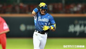 ▲中職36年，富邦悍將左外野手陳真炸裂超前轟。（圖／記者劉彥池攝影）