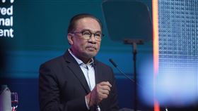 安華馬來西亞國際清真展致詞2024年馬來西亞國際清真展17日開幕，首相安華（圖）致詞強調，清真產業經過多年來發展，超越傳統「無豬肉、無酒精」概念，而是涵蓋食品以外的生活各面向。中央社記者黃自強吉隆坡攝  113年9月17日