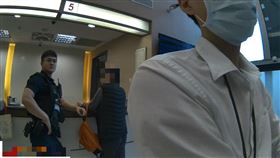 警方到場後，連忙協助聯繫該好友釐清，對方卻開始迴避深談。（圖／警方提供）