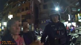 三重婦向警方抱怨，怒批「是他先機掰的」。（圖／警方提供）