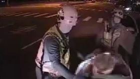 家暴,苗栗,逆子,痛毆,父母,石塊,砸頭（圖／翻攝畫面）