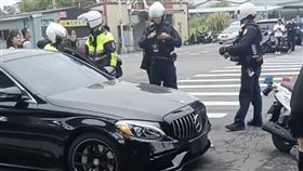 台中賓士男掛假車牌趴趴走！一查竟是累犯