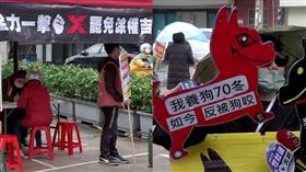 ▲罷免涂權吉連署站。民眾製看板（圖／翻攝畫面）