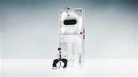 台灣大哥大獨家引進英國潮流科技品牌Nothing推出的Nothing Phone (3a)，搭配台灣大5G月租1399元專案，約期30個月，即可0元帶走。（圖／台灣大提供）