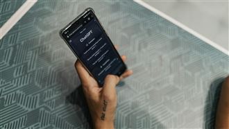 精神科醫：長期跟AI聊天恐加劇精神疾病