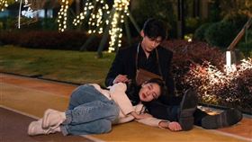 《難哄》將推出電影版，將不是由章若楠與白敬亭演出，劇迷紛紛崩潰。（圖／翻攝自微博）