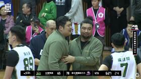 ▲SBL台啤助理教練哈孝遠，不滿判決帶全隊離場。（圖／翻攝自BE HEROES YT）