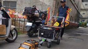 大甲媽遶境  香客改裝遙控車拉行李台東大甲鎮瀾宮媽祖遶境活動展開，來自台北的張先生第2度參加，特別改裝遙控攀岩車，利用高扭力設計協助拖拉30公斤行李，輕鬆「與神同行」。（民眾提供）中央社記者趙麗妍傳真  114年4月5日