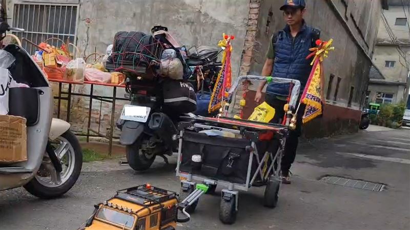 香客改裝遙控車拉行李　輕鬆與大甲媽同行