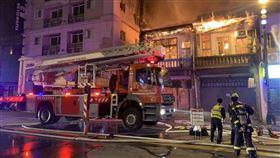 台中空屋深夜狂燒2小時！慘6戶鄰居遭波及